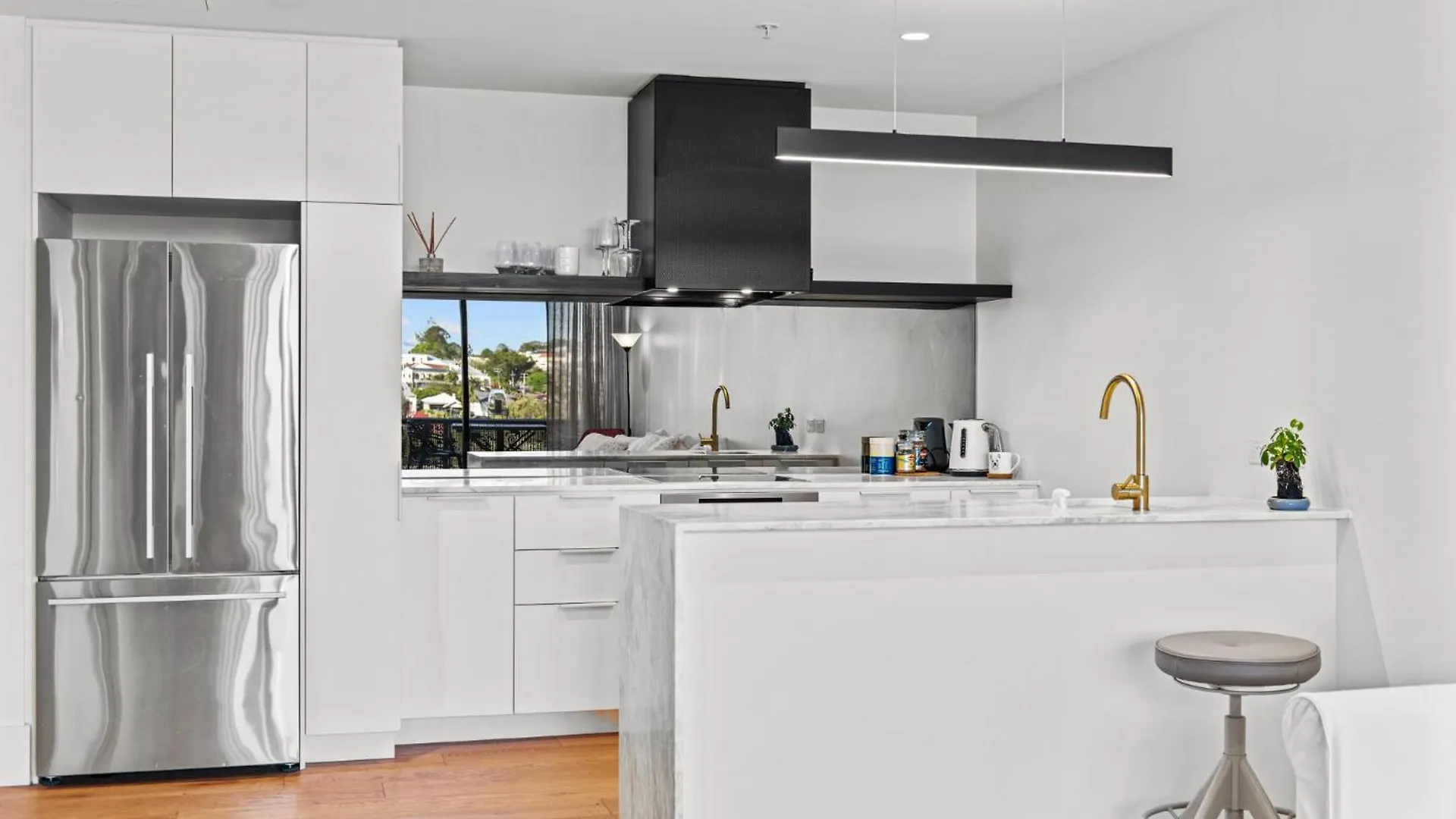 Spacious 1-Bed Unit With Rooftop Infinity Pool Apartment Brisbane